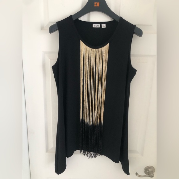 Black sleeveless fringe top. - Picture 9 of 11